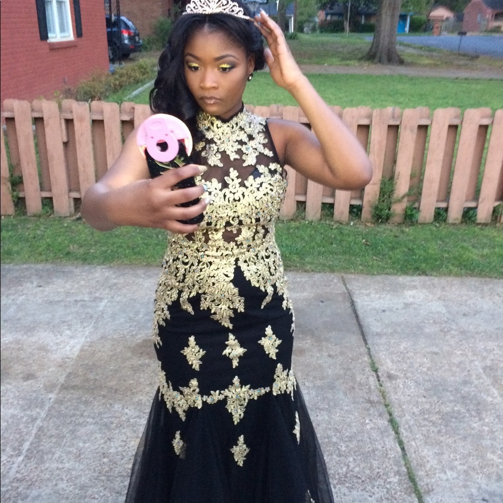 PROM DRESS LIKE NEW